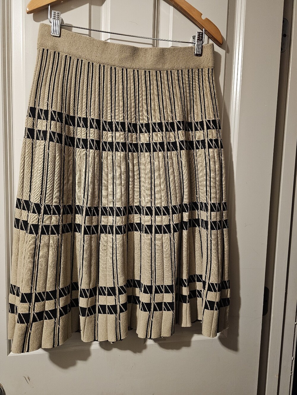 Emma & Posh Beige and Black Skirt Xl
